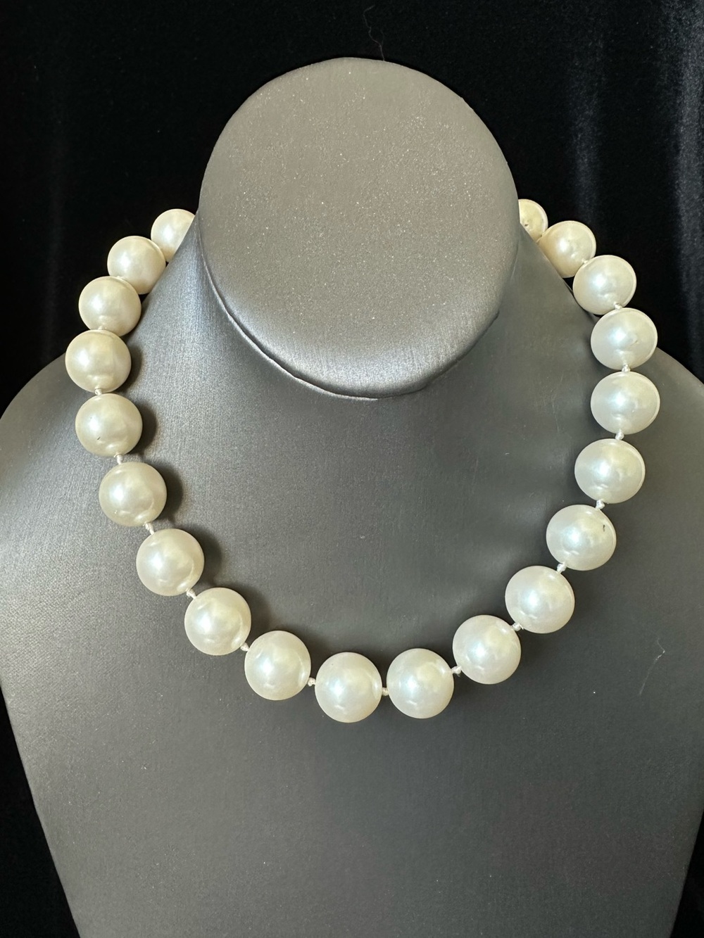 Vintage 1950s Chunky Faux Pearl Choker Necklace 15mm Cream Glass Beads J-Hook